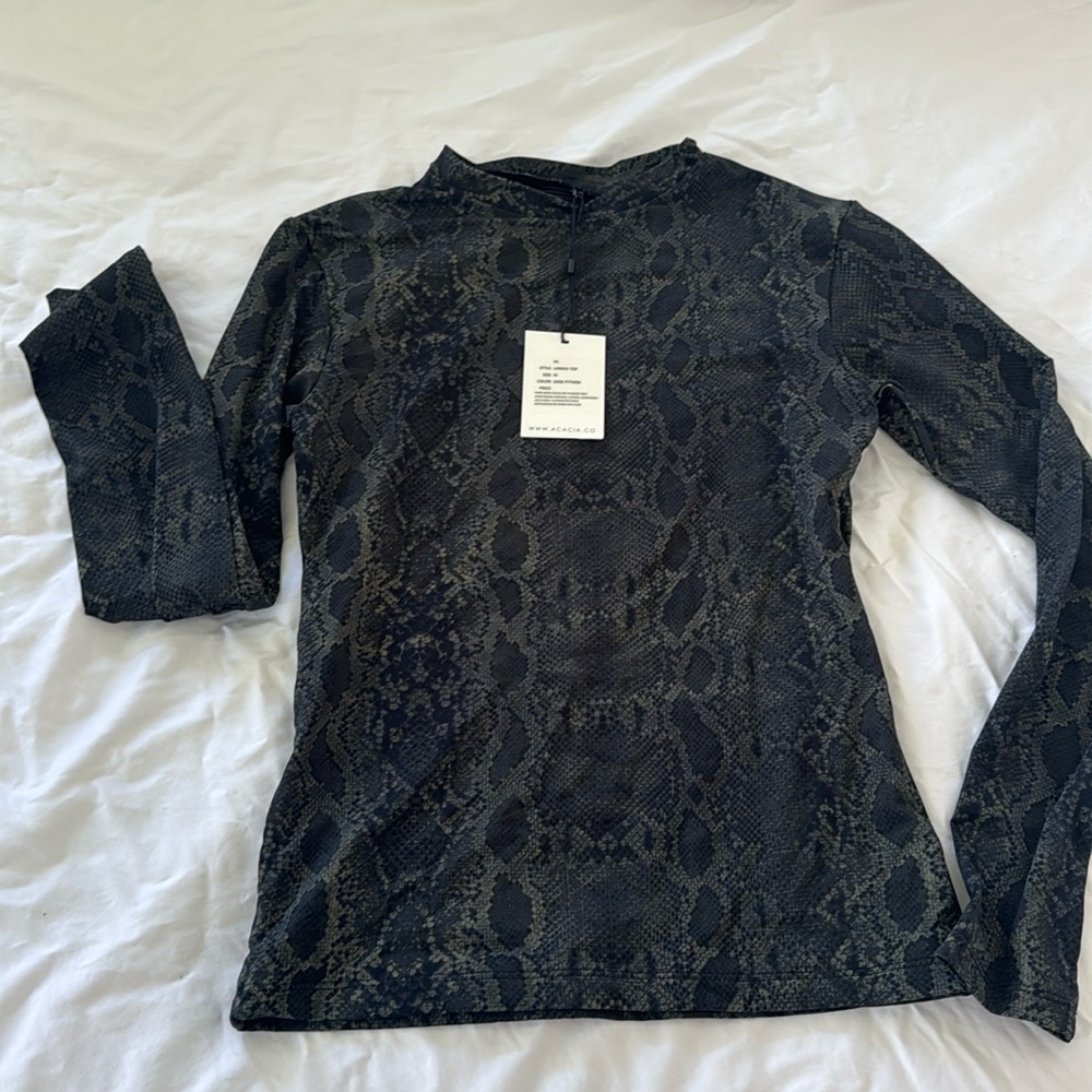Acacia M lanakai too sage python nwt